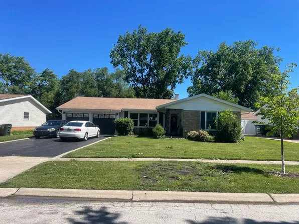 260 Pleasant Dr, Elk Grove Village, IL 60007
