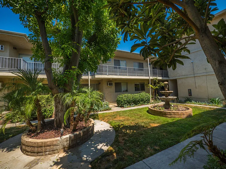 20317 Saticoy St — Photo 7