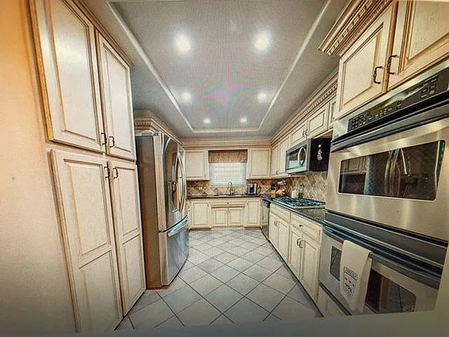 1037 N Wanda Dr — Photo 2