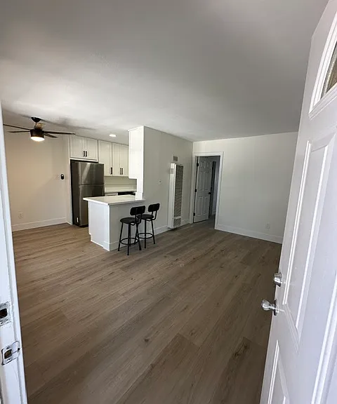 383 W Bay St #7 — Photo 1