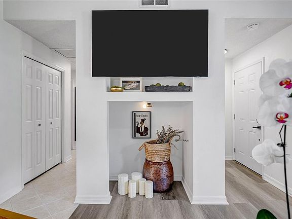 4th image of 5811 Mabel St
