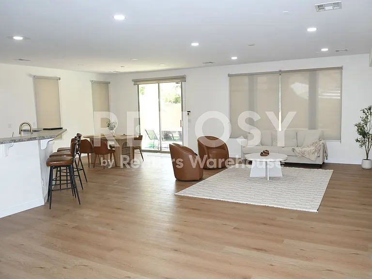 10413 W Roanoke Ave — Photo 3
