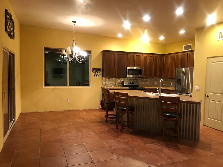 1624 E Goldenrod Ln — Photo 9