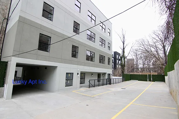 Rented by Lucky Apt Inc | media 139