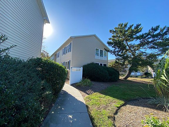 2nd image of 33692 Briar Ct N Unit B4