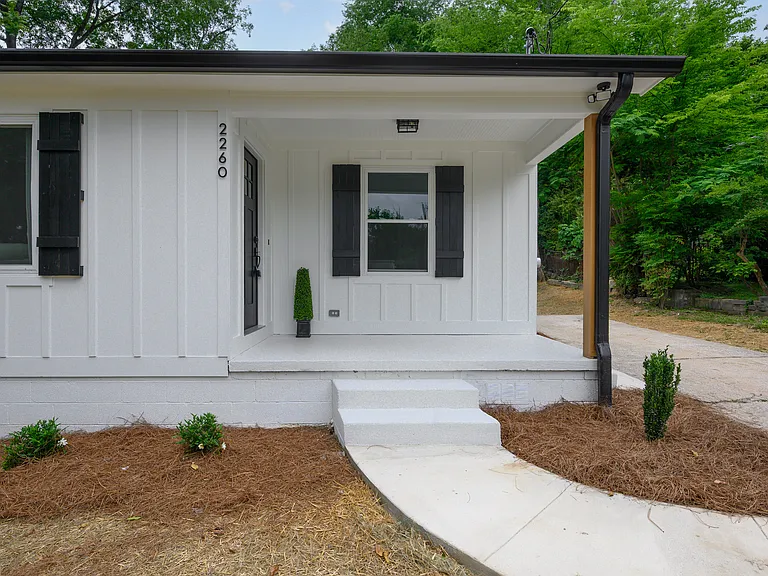 2260 Pine Ln — Photo 3