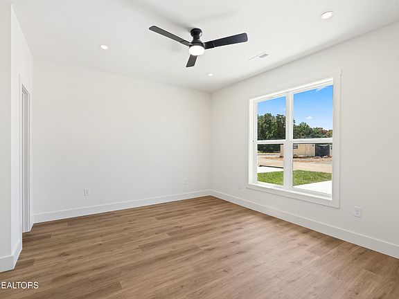 4th image of 1355 Grace Ridge Dr