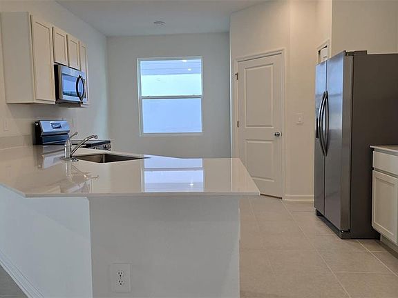 4th image of 2452 Bluestone Rd