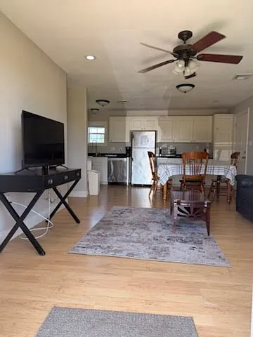 2436 Salmon St — Photo 2