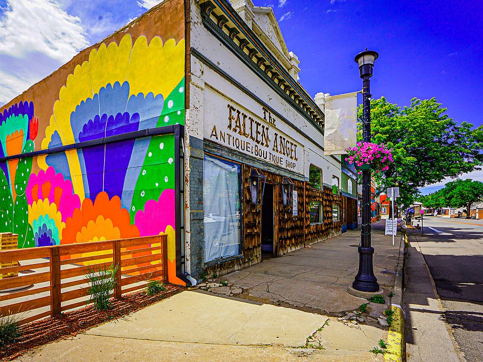 1st image of 623 Main St