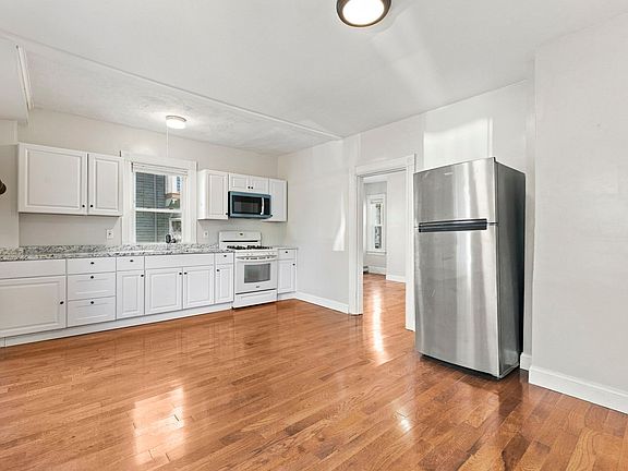 3rd image of 21 John St #1
