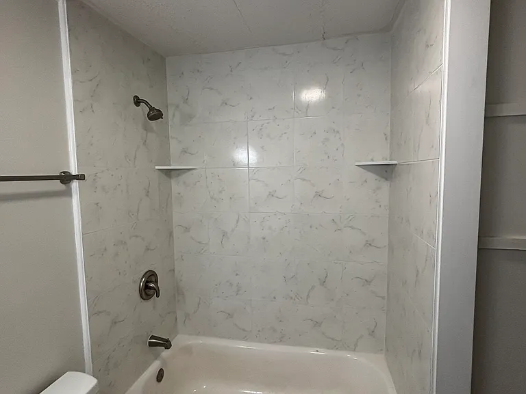 8100 N Claremont Ave — Photo 13
