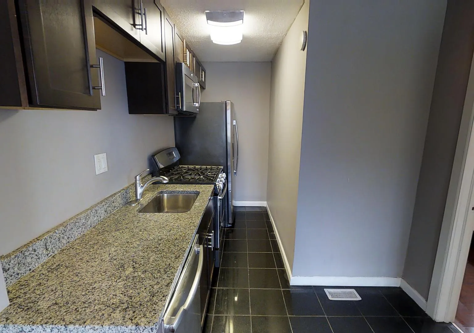 2 bed, $1,650 — Photo 4