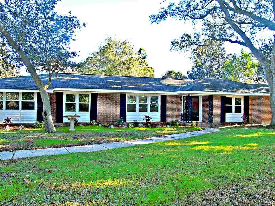 1st image of 3950 Dunwoody Dr