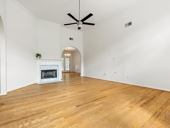 2nd image of 221 Lenox Ln