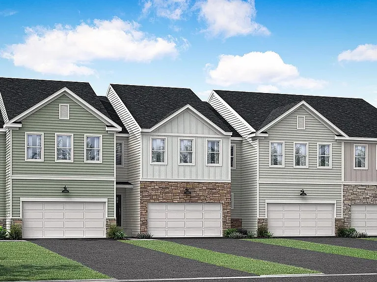8 Shamrock Cir
Downingtown, PA 19335
