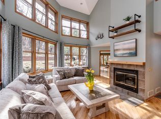 1409 Kings Lynn Rd, Stoughton, WI 53589