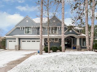 1930 Cielo Dr NE, Grand Rapids, MI
