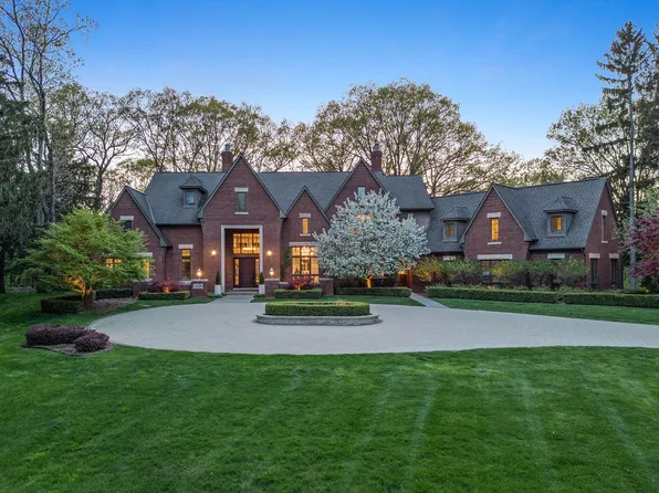 31235 Woodside Dr, Franklin, MI 48025