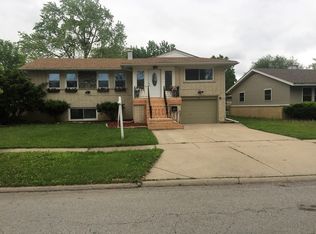 25 Evergreen St, Elk Grove Village, IL 60007