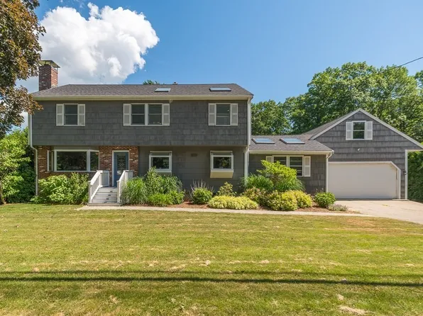 12 High St, Salisbury, MA 01952