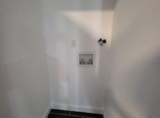 180 2nd St FLOOR 2, Newark, NJ 07107