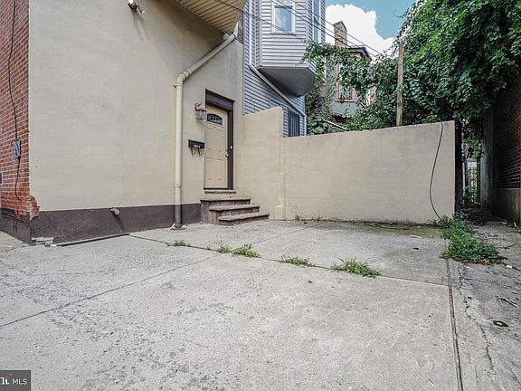 1 CAR PARKING & Entrance to Unit