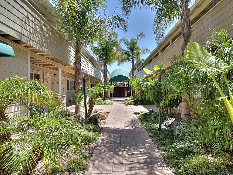 570 University Ave #26 — Photo 8