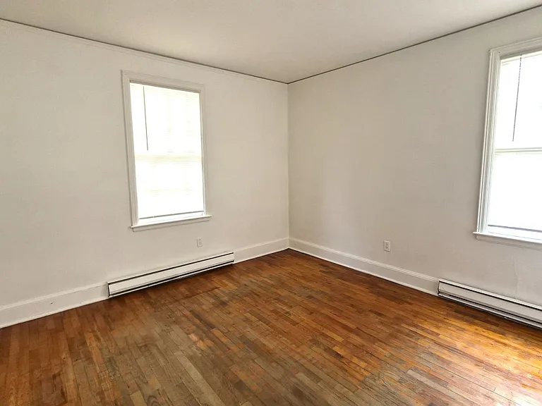 19 Woodlawn Ave — Photo 4