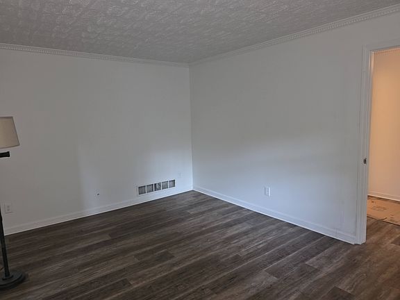 4th image of 5678 Miller Ct