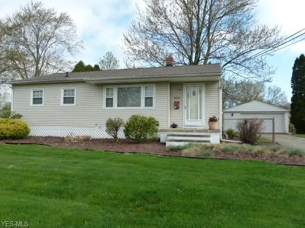24274 Maria Ln, North Olmsted, OH 44070