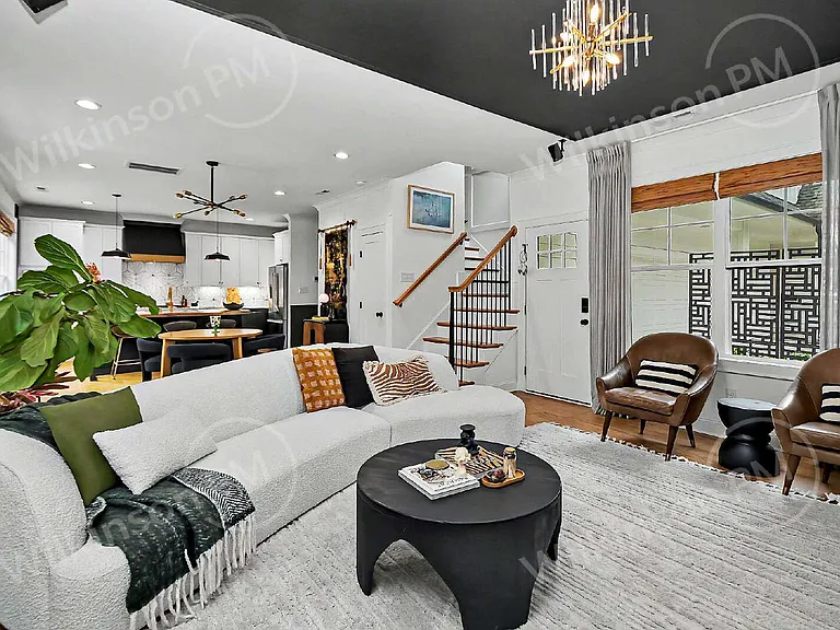 221 Gardner Ave — Photo 8