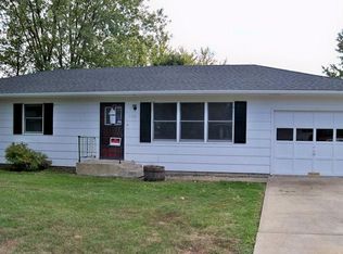 1102 Ridgeway Rd, Macon, MO 63552