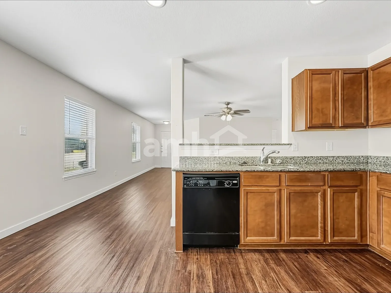 3 bed, 2.0 bath, 1527 sqft, $1,860 — Photo 4