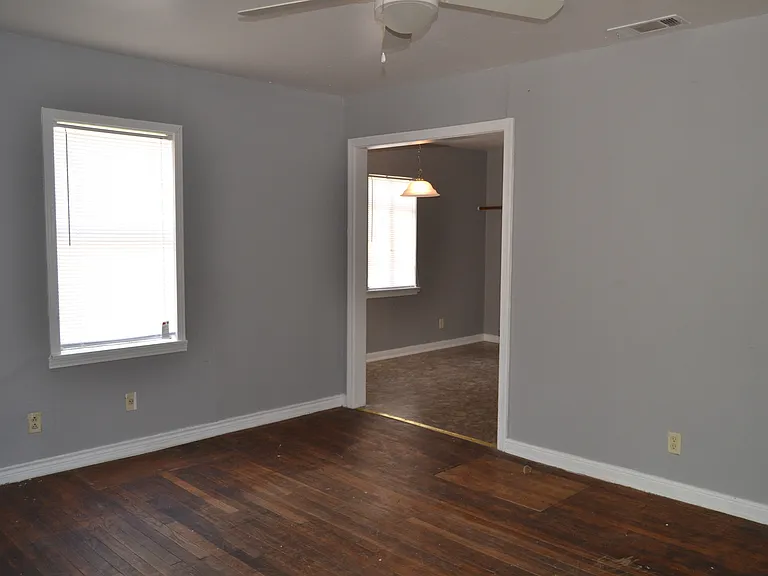 709 Northside Dr — Photo 3