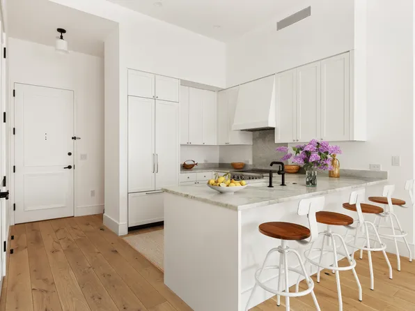 524 Halsey Street image 4 of 10