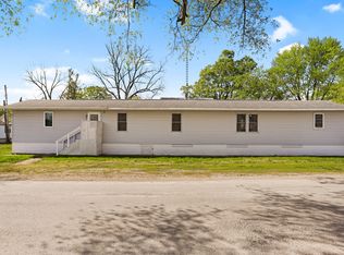 420 N George St, Clinton, IL 61727