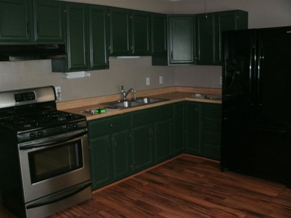 4th image of 141 W Charles St