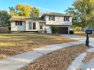 11724 Saratoga Cir, Omaha, NE 68164