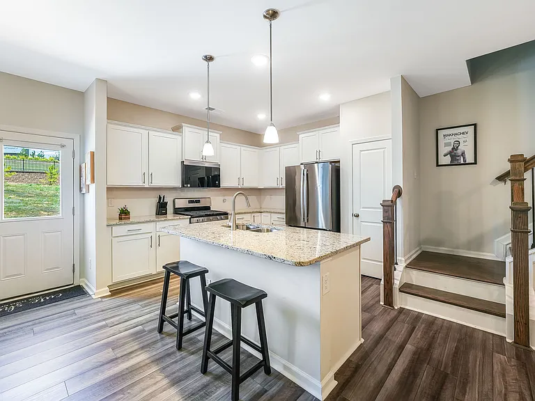 616 Glen Clova Dr — Photo 3