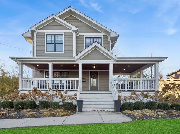 583 Phillips Ave, Glen Ellyn, IL 60137