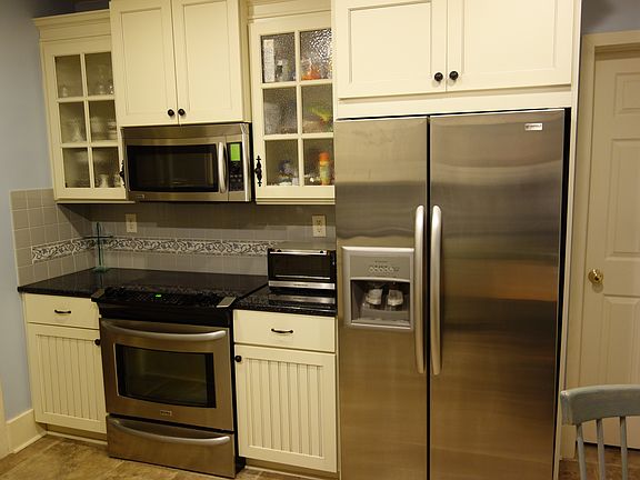 2nd image of 1634 Harwood St