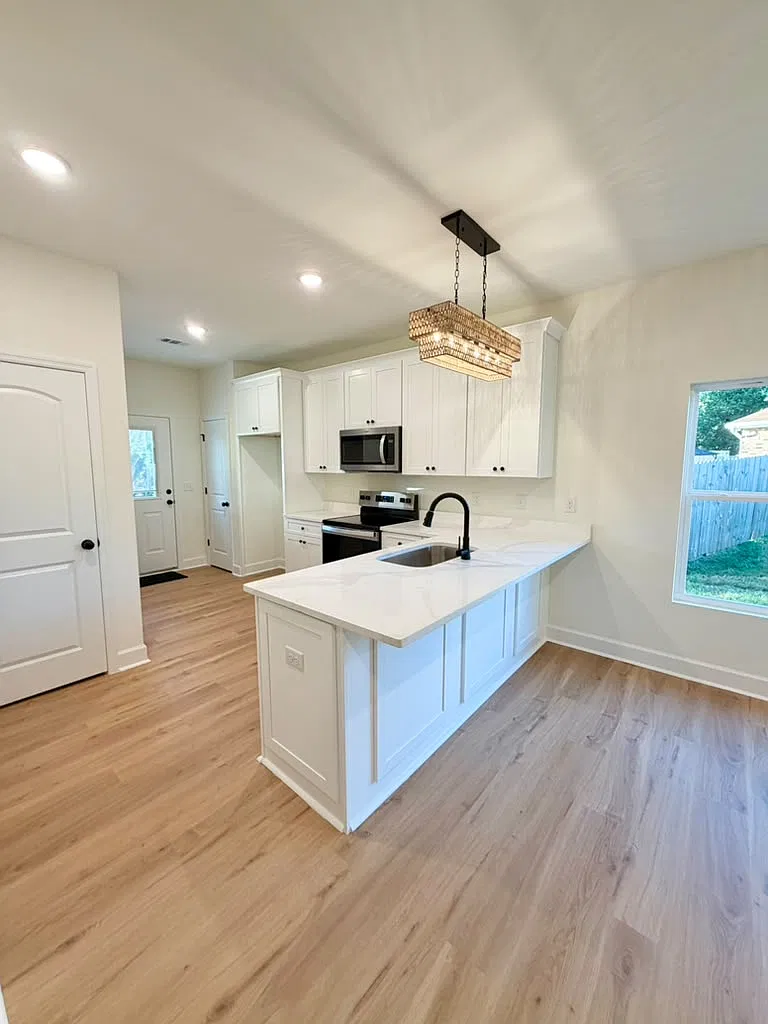 3 bed, 1355 sqft, $1,950 — Photo 4