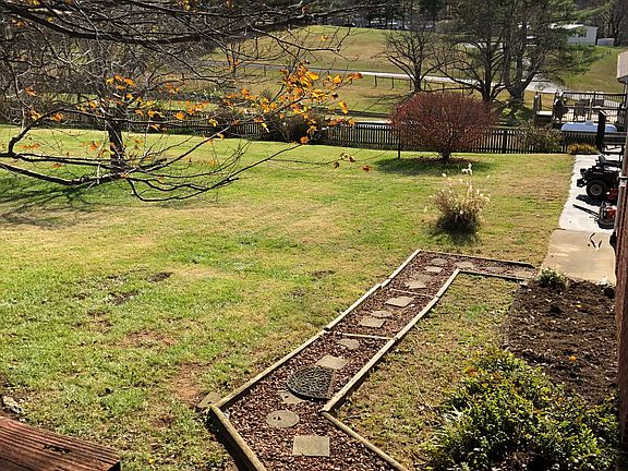 Landscaped back pathway