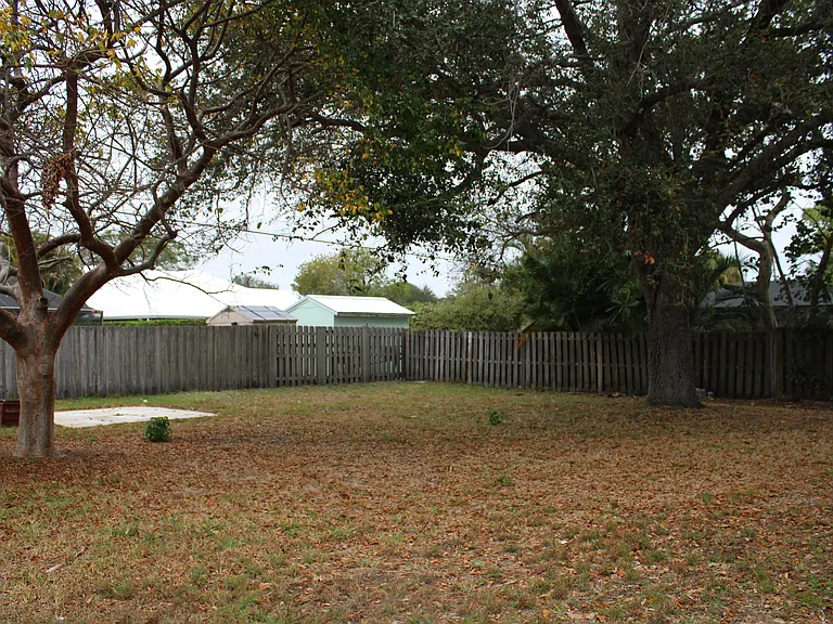 2533 SE Grand Dr — Photo 27
