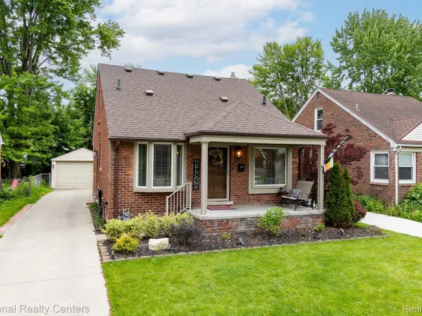 1395 Aline Dr, Grosse Pointe Woods, MI 48236