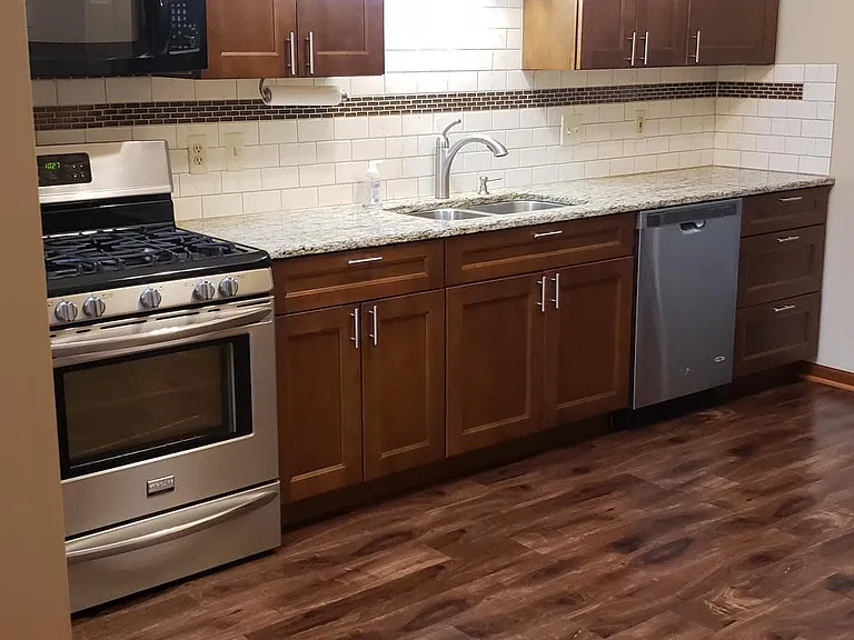 Gas Stove, Granite Counters