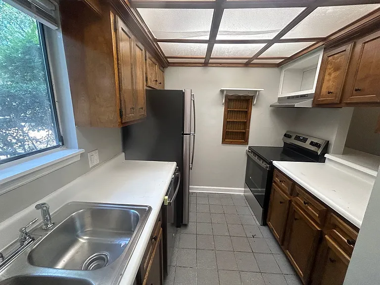 240-10 Jamil Rd — Photo 9