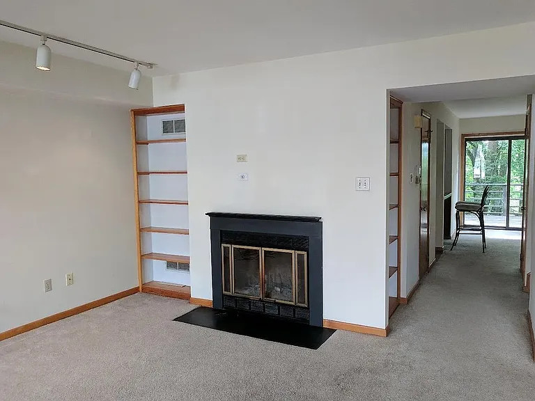 12 Ingham Way — Photo 2
