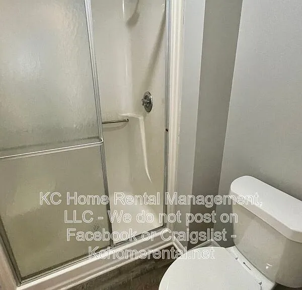 10606 N Oak Trafficway — Photo 21